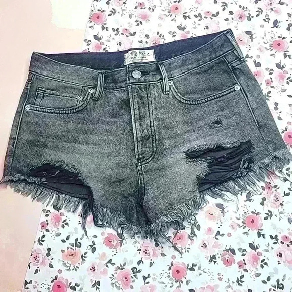 Free People Frayed Jean Shorts - Picture 5 of 7